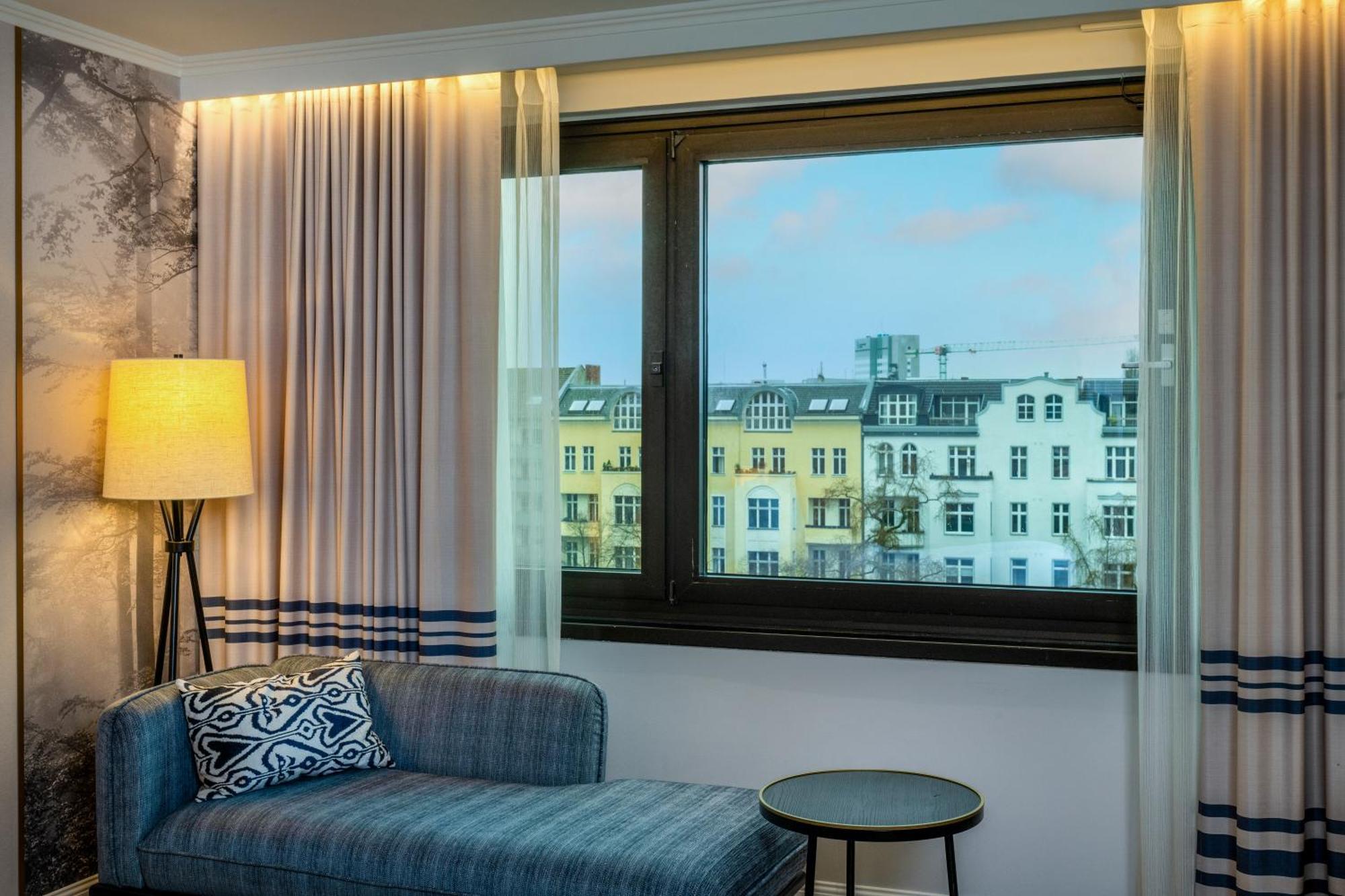 Executive King Room Lounge Access